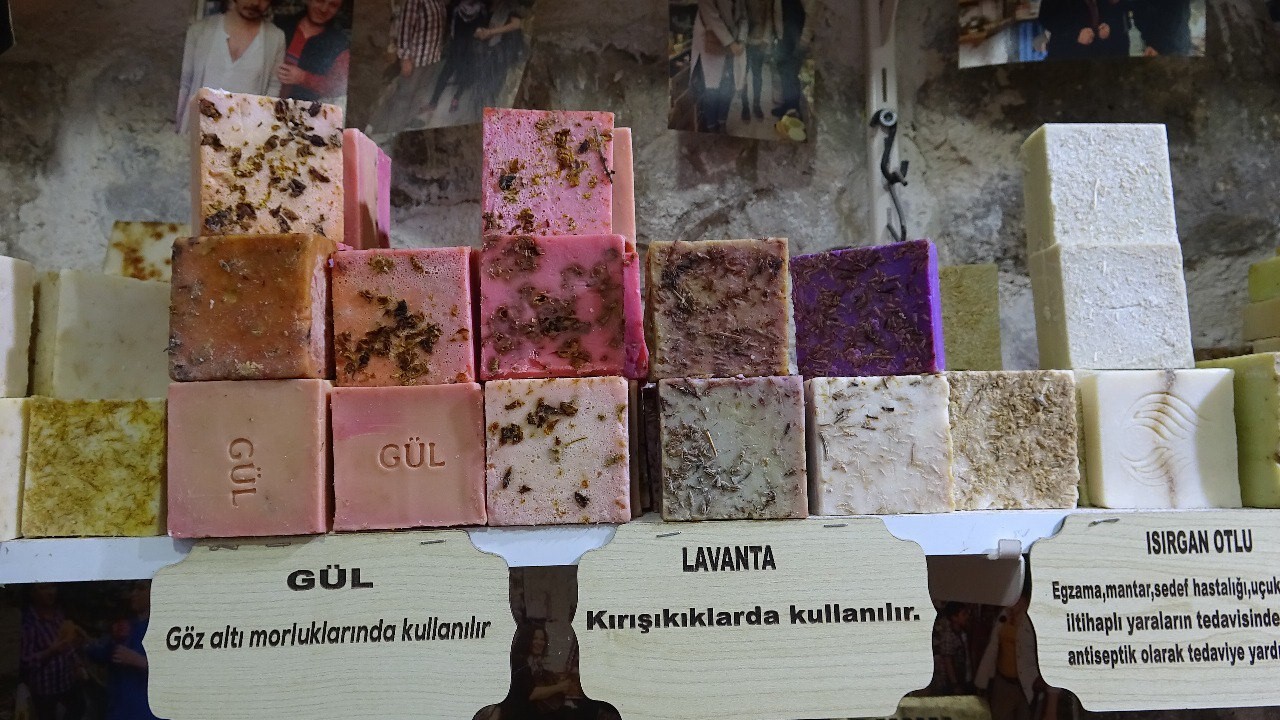 Mardin’in doğal sabunları turistlerin ilgisini çekiyor
