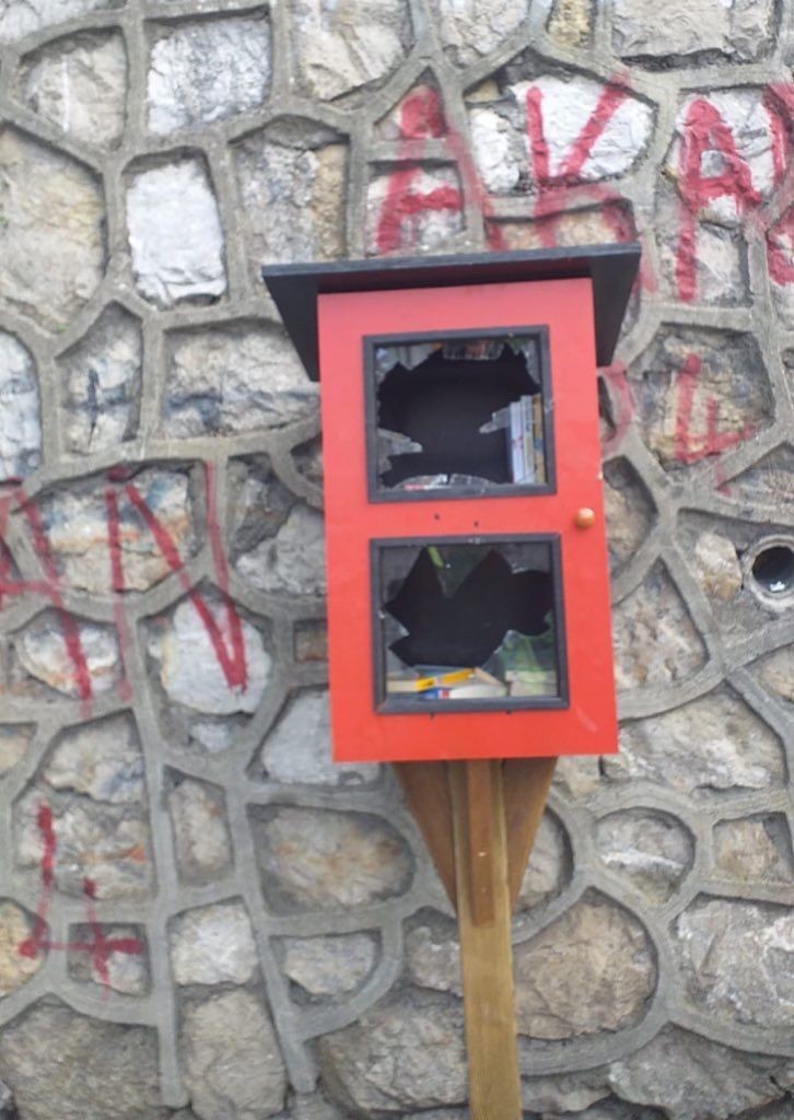 Zonguldak Belediyesi’nden minyatür kütüphaneye zarar verenlere tepki