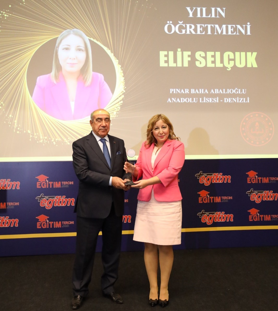 Denizlili Elif Öğretmen yılın öğretmenlerinden birisi oldu