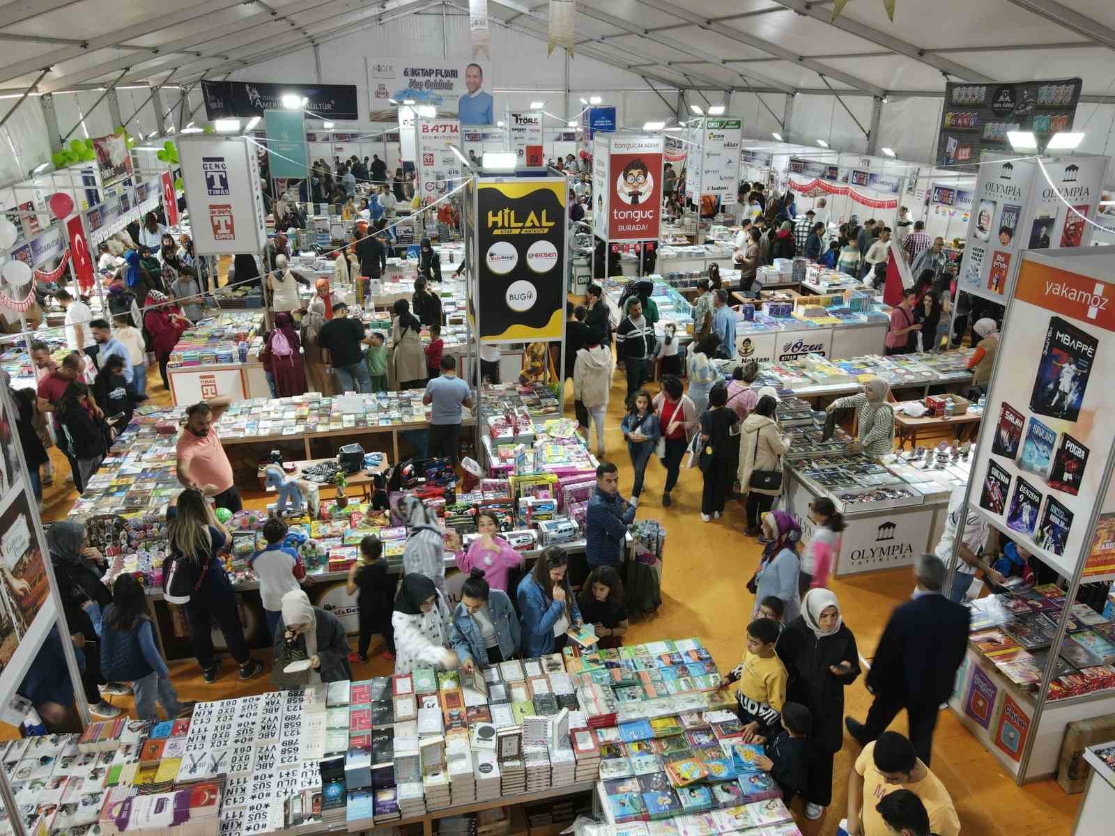 Niğde&rsquo;de Kitap Fuarı&rsquo;na B&uuml;y&uuml;k İlgi
