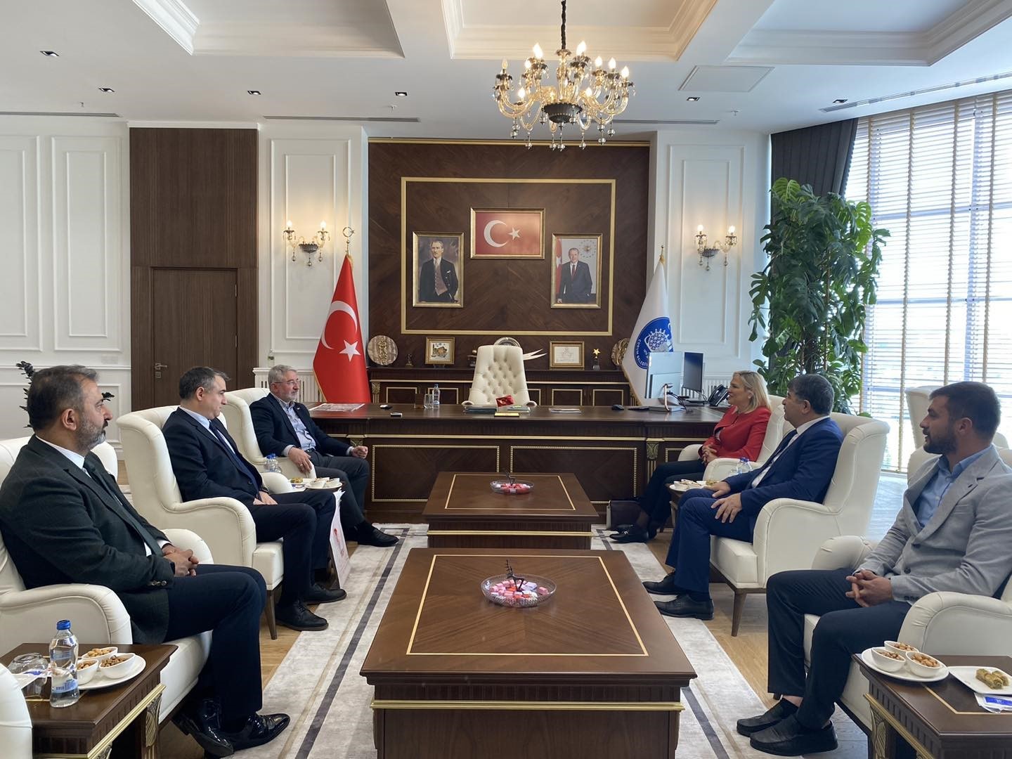 Başkan Aşgın'a milli takım forması
