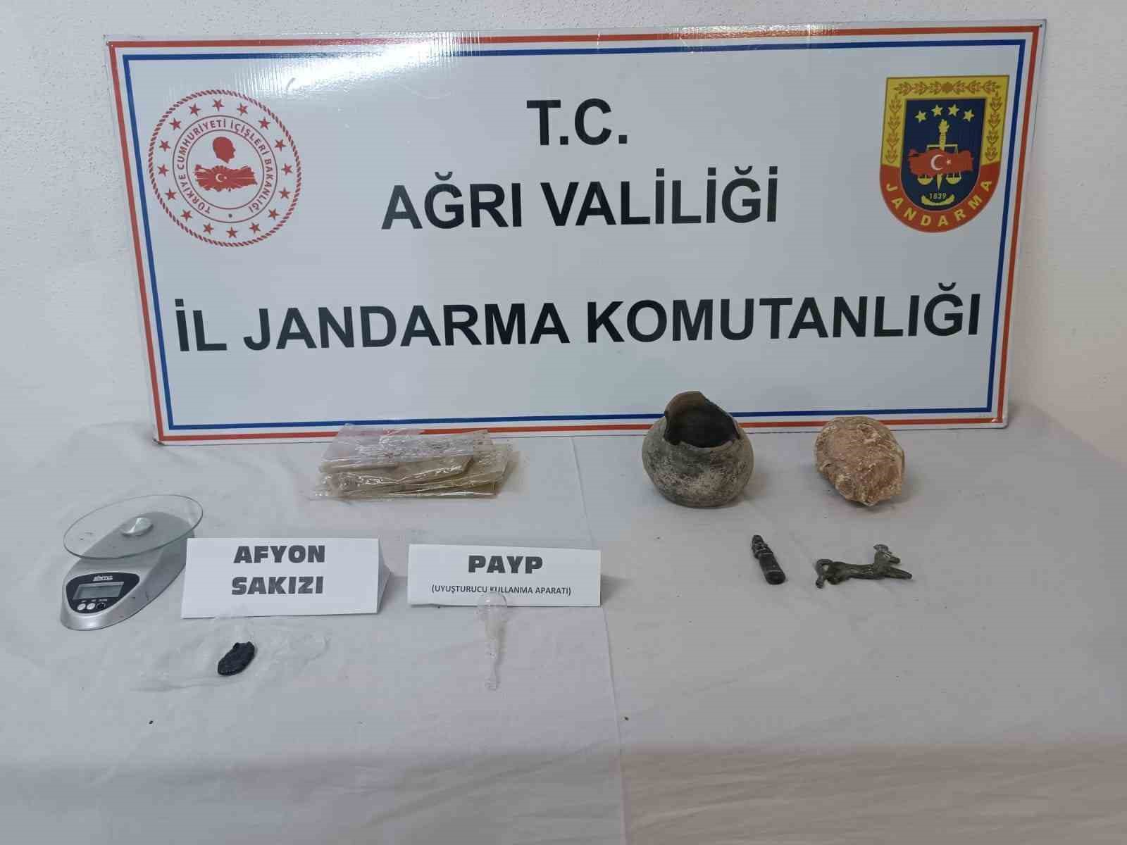 Ağrı’da tarihi eser ve uyuşturucu operasyonu