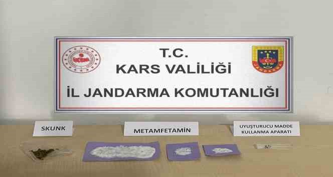 Kars’ta jandarmadan uyuşturucuya geçit yok