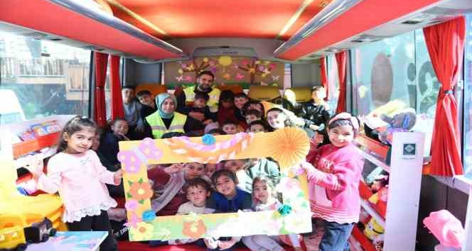 Çocuk oyun otobüsü depremzedelerin motivasyon kaynağı oldu