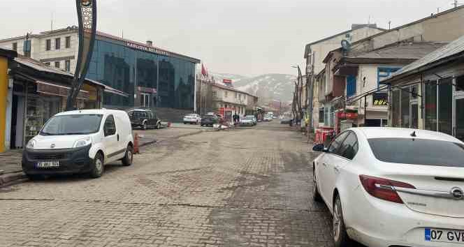 Karlıova’da karla mücadele çalışması sona erdi