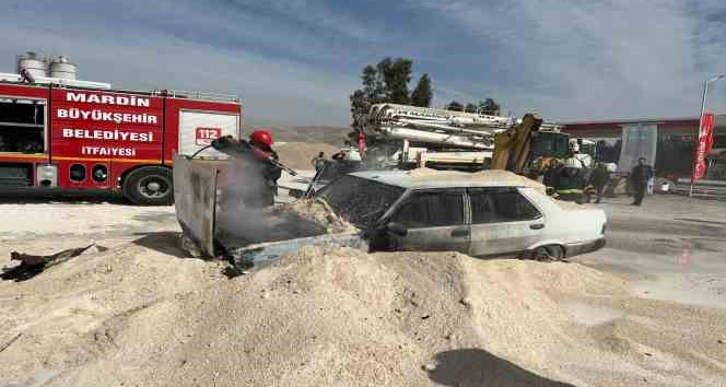 Benzin istasyonun yanında alev alan araç korku dolu anlar yaşattı