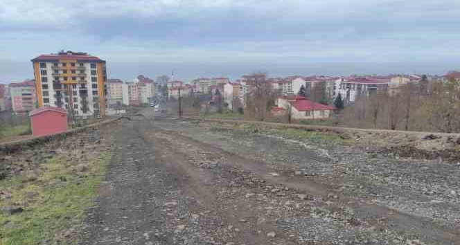 Mahkeme kararıyla durdurulan belde yolunda yeniden çalışma başlayacak