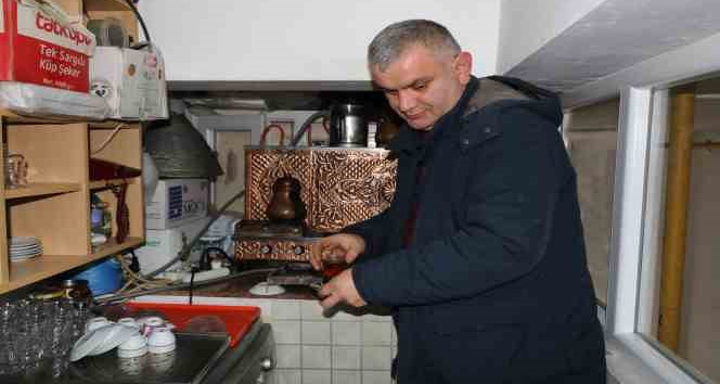 Yıllarca çay getirdiği kurumdan ilk EYT’li olmanın mutluluğunu yaşıyor