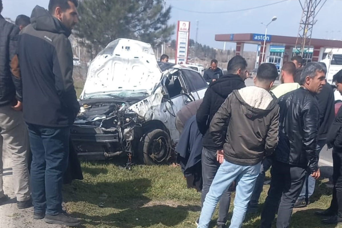 Otomobilin metrelerce takla attığı kaza güvenlik kamerasında