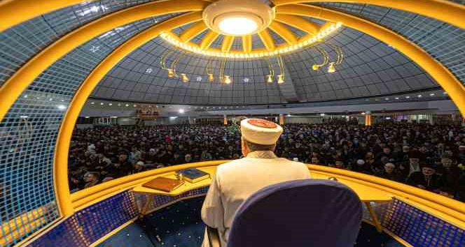 Erzincanlılar Berat Kandilinde camileri doldurdu