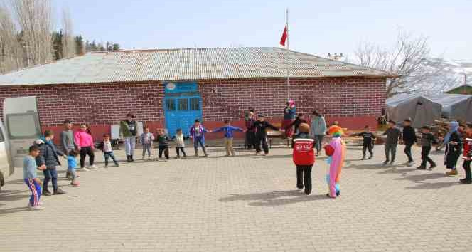 Çağlayancerit’te vatandaşlara psikososyal destek hizmeti