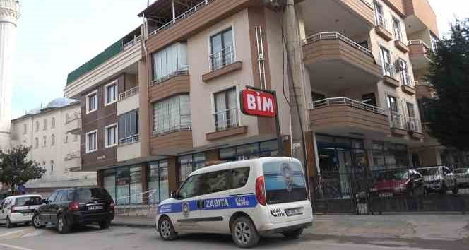 Yalova’da projeye aykırı duvar yıkılan binadaki BİM market mühürlendi