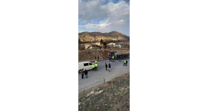 Tır alev alev yandı, sürücü kendini kurtardı
