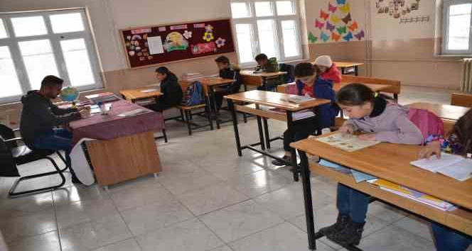 Beytüşşebap’ta 7’den 70’e herkes kitap okuma seferberliğinde