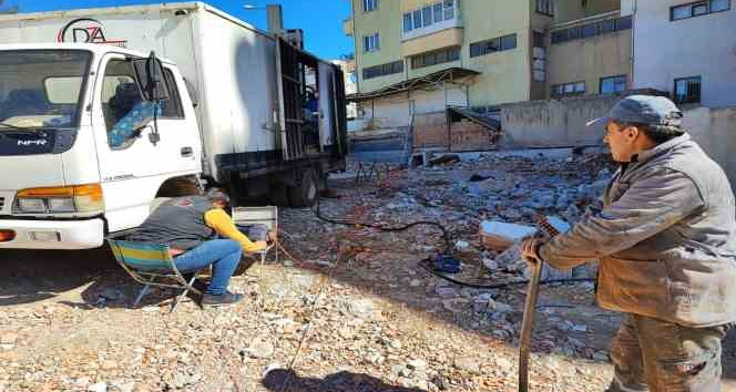 Siirt Belediyesi ekipleri inşaatların jeolojik-jeoteknik zemin etütlerini denetledi