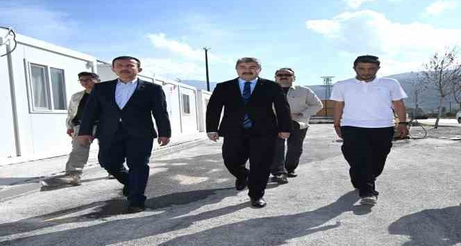 Vali Yılmaz, konteyner kent alanında inceleme yaptı