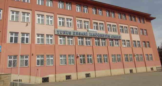Ahlat’ta bir okul deprem tedbirleri çerçevesinde boşaltıldı