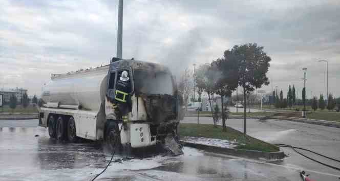 Yalova’da madeni yağ yüklü tankerde korkutan yangın