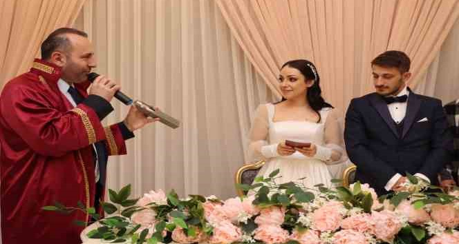 Hataylı depremzede çifte Yalova’da buruk nikah töreni