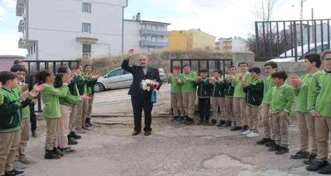 Öğretmenini Otların Arasında