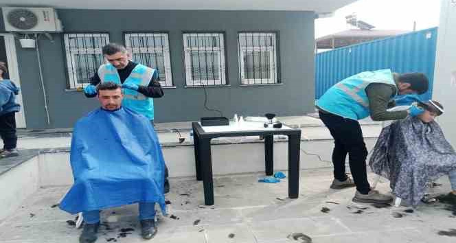 Dulkadiroğlu’nda depremzedelere tıraş hizmeti