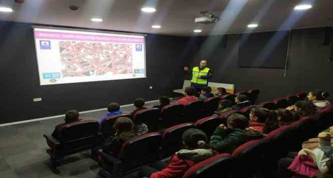 Bingöl’de jandarmadan öğrencilere trafik eğitimi