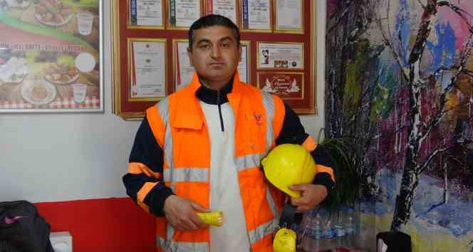 Yüzde 52 duyma engelli olmasına rağmen enkazdan 7 can kurtardı