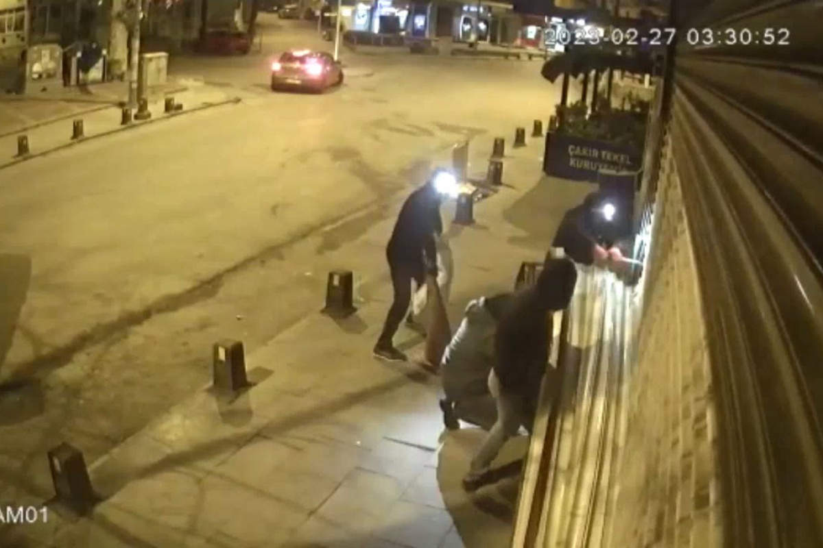 Tuzla'dan çuvallı, sepetli kuyumcu soygunu kamerada: 5 kilo altın ve 300 bin lira çaldılar