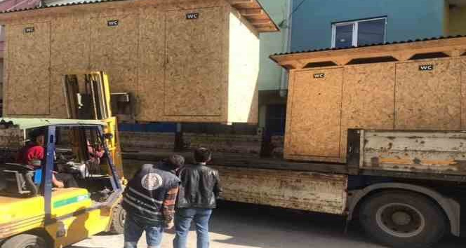 Deprem bölgesine mobil tuvalet desteği