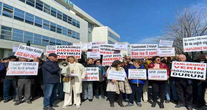 Kartal’da Siemens Vakfının mağdur üyelerinden ’hakkımızı verin’ protestosu