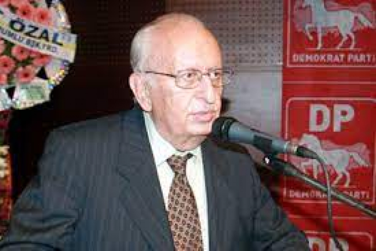 Eski TBMM Başkanı Hüsamettin Cindoruk hastaneye kaldırıldı