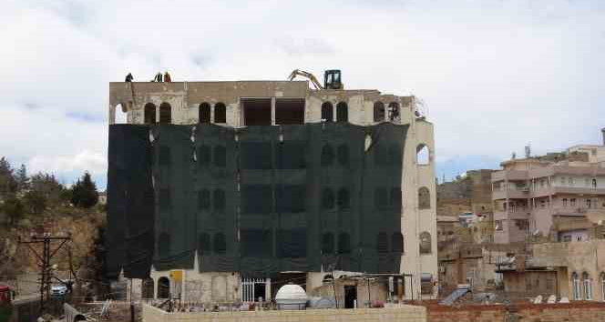 Mardin’de şimdiye kadar 29 milyon lira harcandı, bir betonarme daha yıkıldı