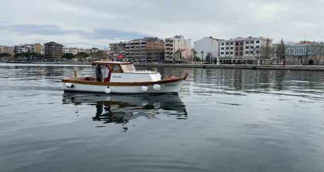 (Özel) Nesli tükenmekte olan köpek balığı teknede doğum yaptı