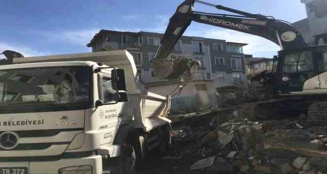 Giresun Belediyesi deprem bölgesinde çalışmalarını sürdürüyor