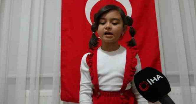 Okuma yazma bilmiyor ama İstiklal Marşı’nın 10 kıtasını ezbere okuyor