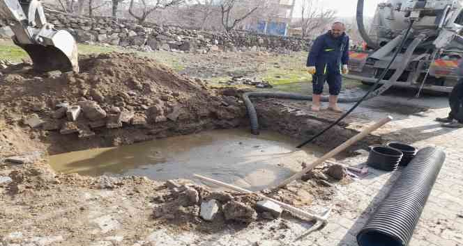 Özel İdare ekiplerinin köylerde ki çalışmaları devam ediyor