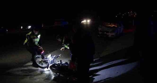 Uşak’ta otomobil motosikletle çarpıştı: 2 ölü