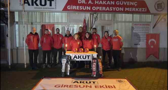 Depremde 12 kişiyi enkazdan sağ çıkaran Giresun AKUT ekibi yaşadıkları o anları anlattı