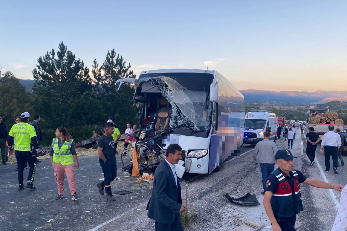 Kastamonu’da iki otomobil çarpıştı: 9 yaralı