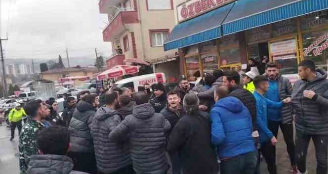 Amatör maç sonrası takım otobüsü taşlandı