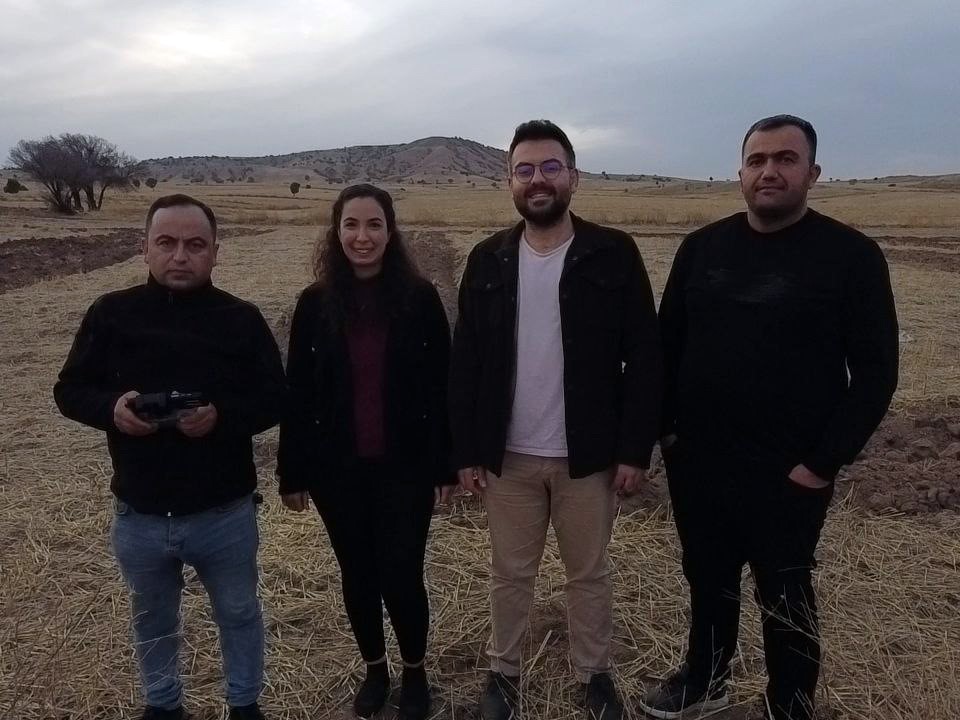 Yozgat&rsquo;ta &ccedil;ift&ccedil;i ve doktorların 100. yıl sevdası tarlaya yansıdı
