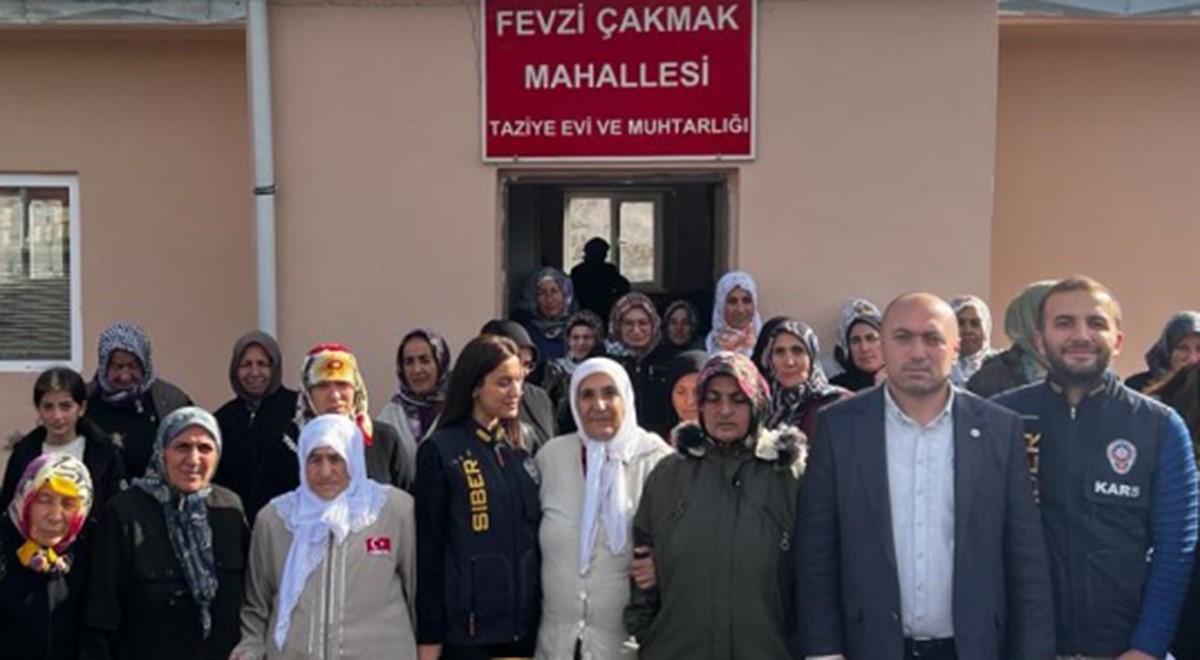 Kars’ta polis dolandırıcılara karşı kadınları bilgilendiriyor