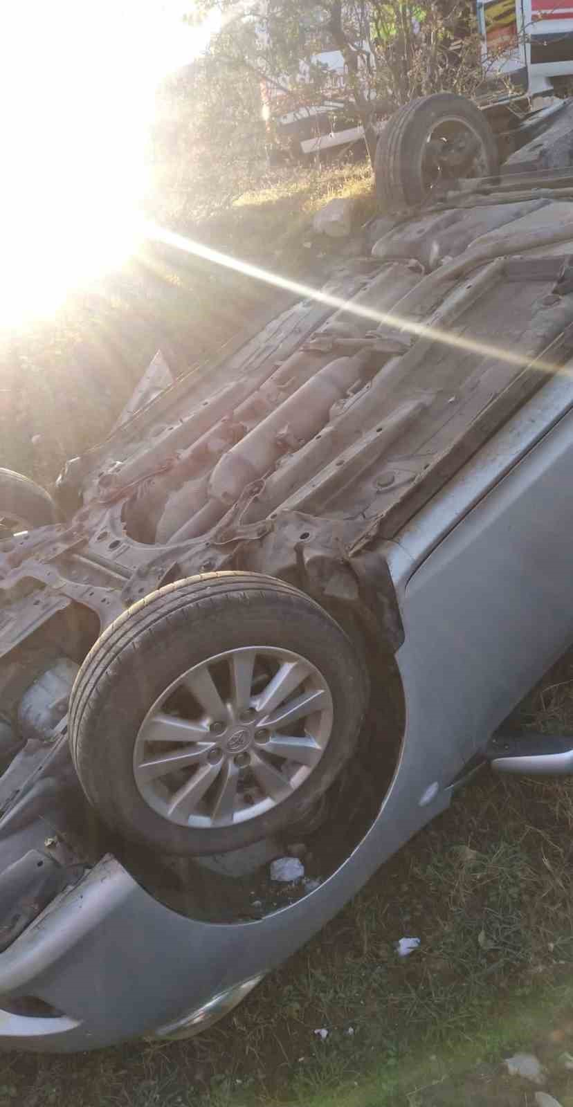 Kontrolden &ccedil;ıkan otomobil şarampole devrildi, 1 yaralı
