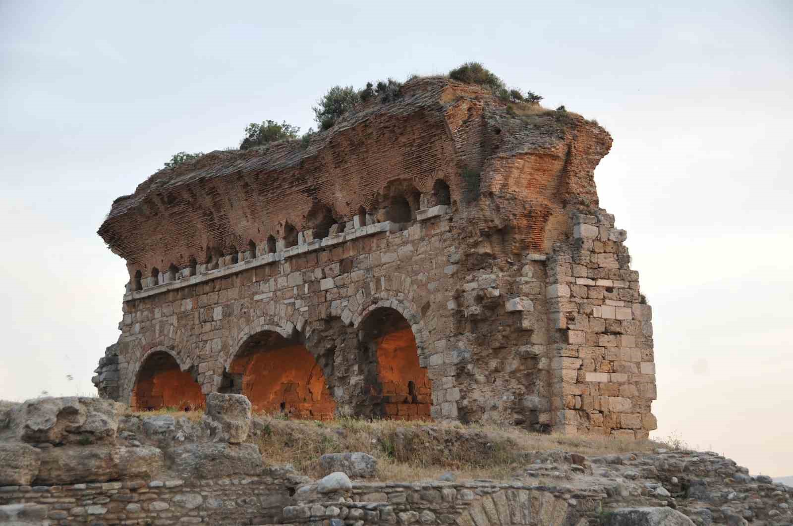 &Uuml;&ccedil; G&ouml;zler, 3 bin yıldır Aydın&rsquo;ı izliyor

