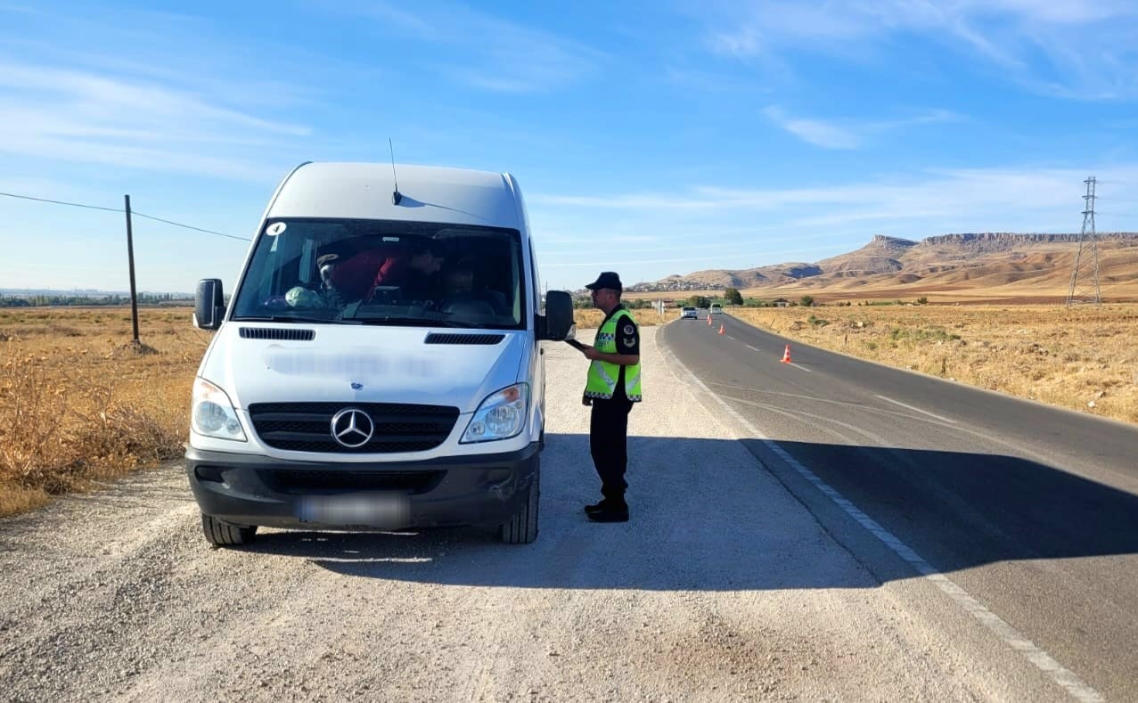 Jandarmadan yolcu otob&uuml;slerinde sivil trafik denetimi

