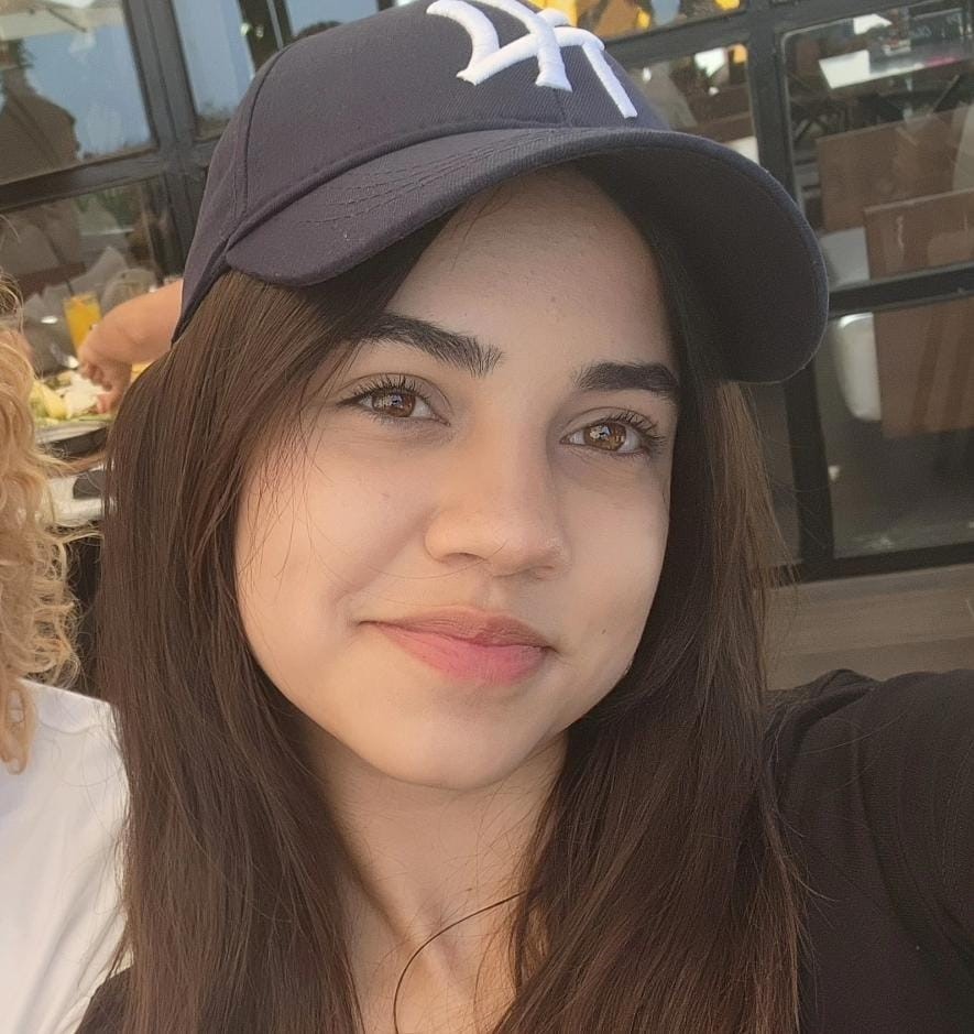 Falezlerde &ouml;l&uuml; bulunan 13 yaşındaki Aylin&rsquo;in cenazesi g&ouml;zyaşları arasında Adli Tıptan alındı
