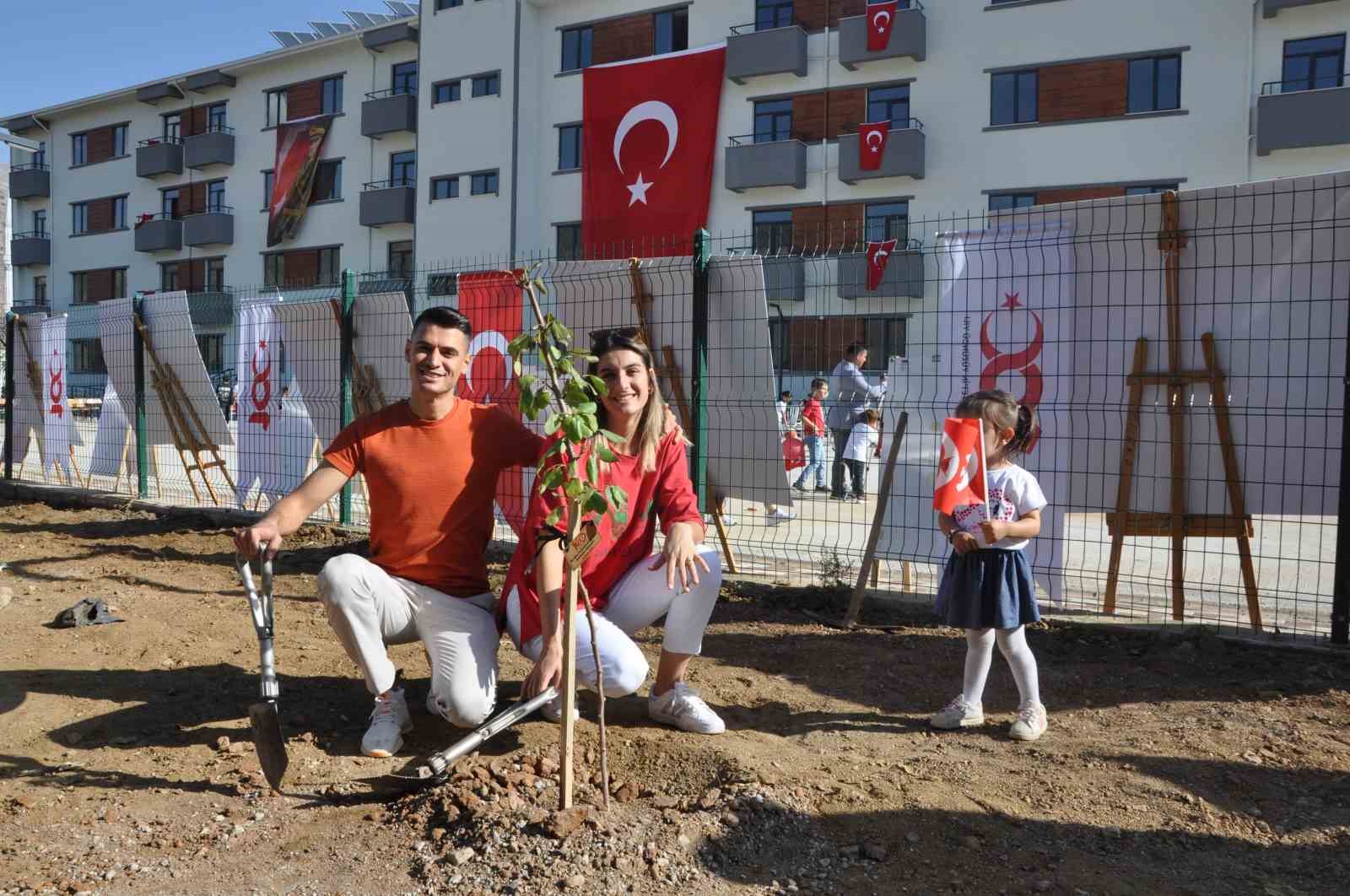 Sason’da jandarma personeli hatıra meyve bahçesi oluşturdu