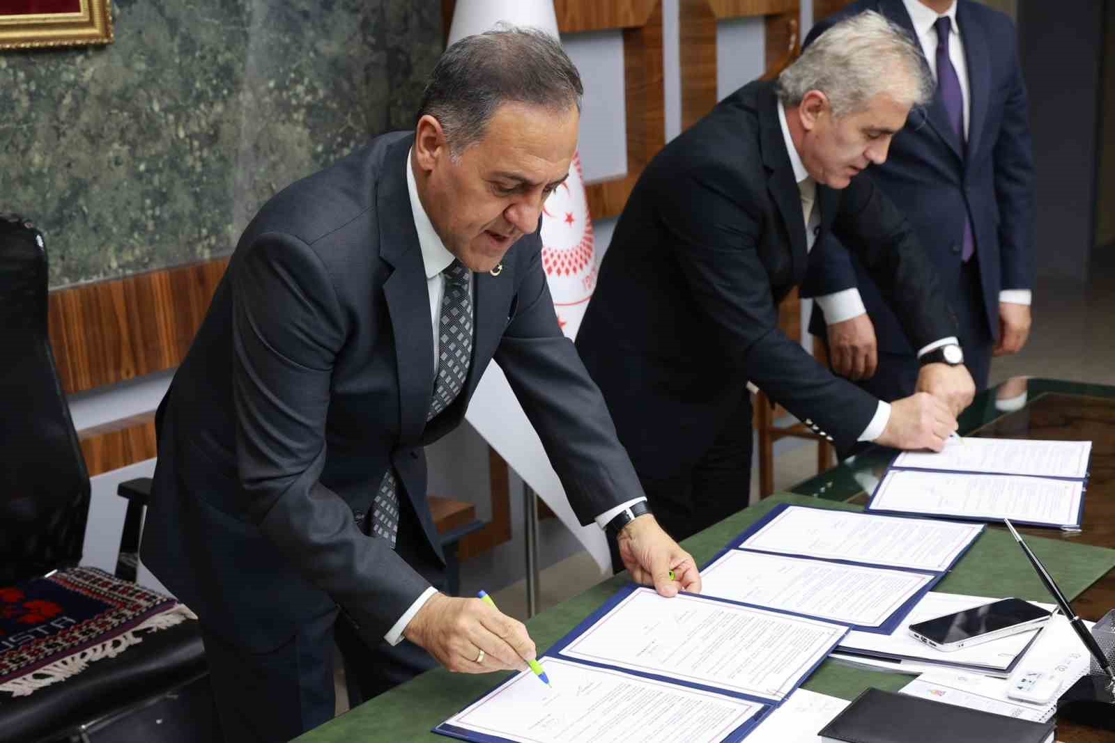 Bing&ouml;l&rsquo;de 8 derslikli ortaokul i&ccedil;in protokol imzalandı
