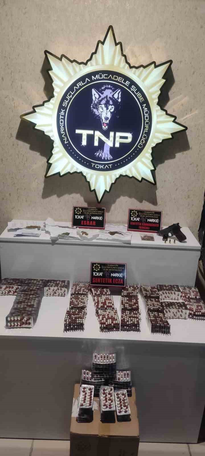 Tokat’ta uyuşturucu ve ruhsatsız silah ele geçirildi