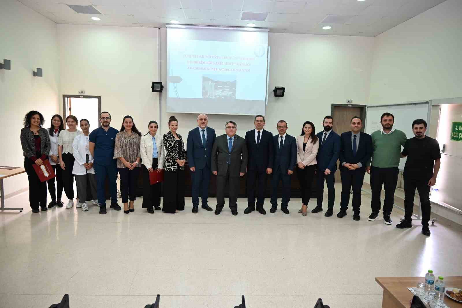 Rekt&ouml;r &Ouml;z&ouml;l&ccedil;er, Diş Hekimliği Fak&uuml;ltesinin Akademik Genel Kurul Toplantısına Katıldı
